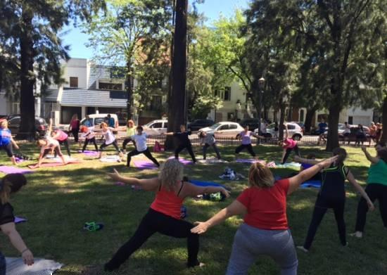 Yoga en la plaza Arenales Devoto